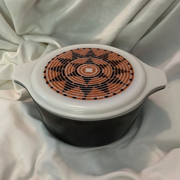 Pyrex Other - Pyrex Promotional Lidded Casserole Dish Pueblo Cinderella round